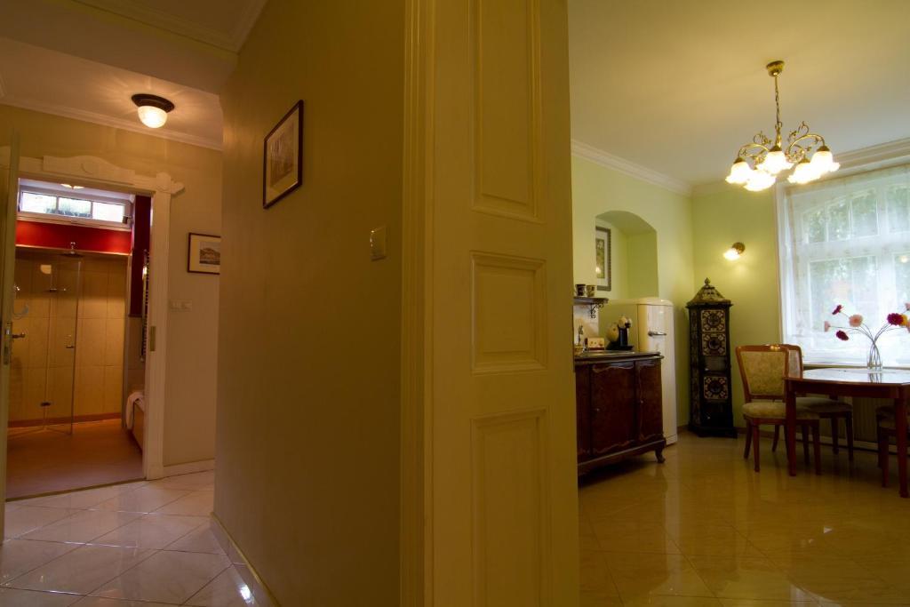 Apartmany Villa Liberty カルロヴィ・ヴァリ 部屋 写真